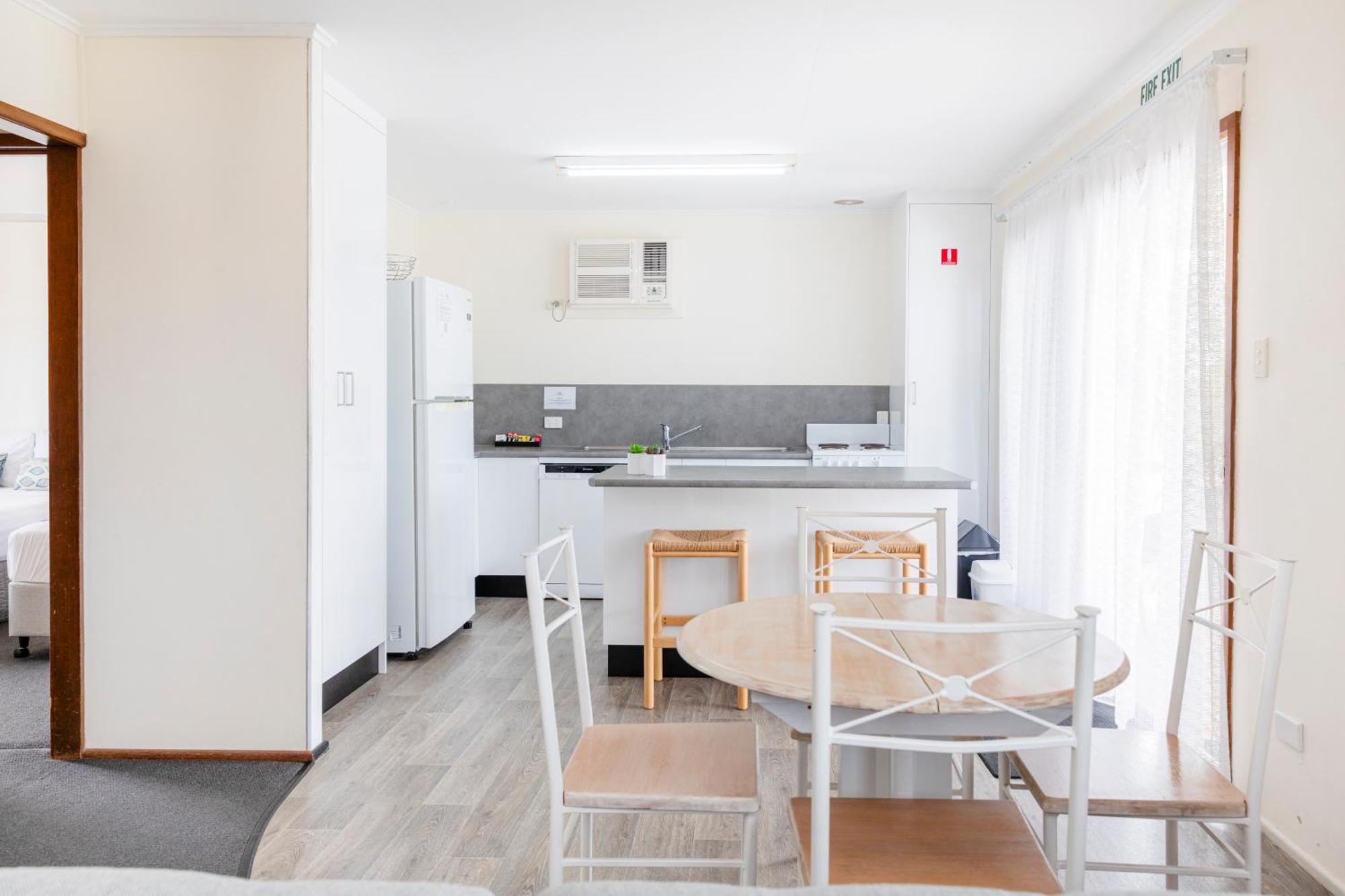 Palm View Holiday Apartments Bowen Exterior foto
